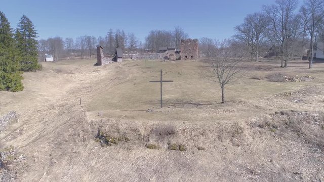 17933_A_wooden_cross_on_the_hill_in_Karksi-Nuia_in_Estonia.mp4