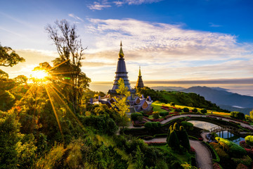 Obraz premium Sunrise scence of two pagoda on the top of Inthanon mountain in doi Inthanon national park, Chiang Mai, Thailand.