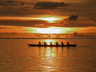 Kayak on the ocean with an orange sunset - obrazy, fototapety, plakaty