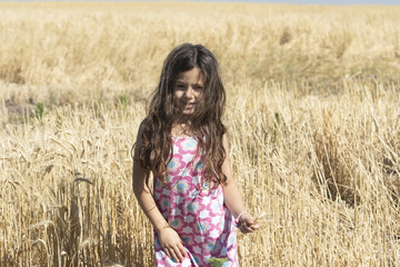hermosa ni&ntilde;a en el campo argentino