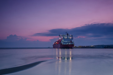 LNG TANKER - Sunrise at the gas terminal and tanker in Swinoujscie   © Wojciech Wrzesień
