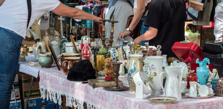 Panorama Tr&ouml;delmarkt in der Stadt