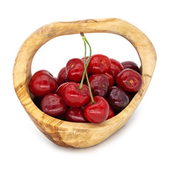 Kirschen im Holzkorb