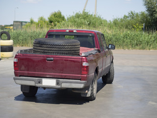 Pick-up with truck tires