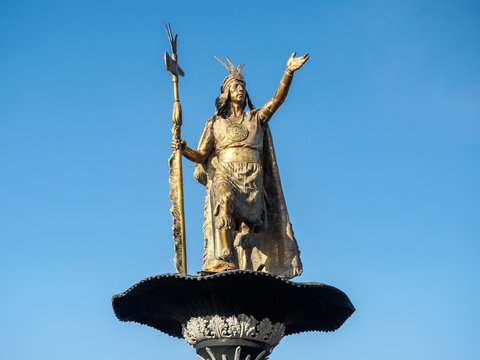 Fototapeta The Pachacuti statue at Cusco Plaza in Peru.