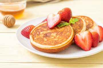 Naklejka na ściany i meble pancake with fresh strawberries
