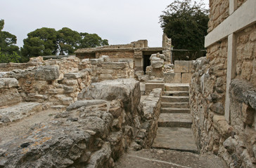 Fototapeta na wymiar The part of the ancient palace with the stone stairs in the Knossos on Crete island, Greece.