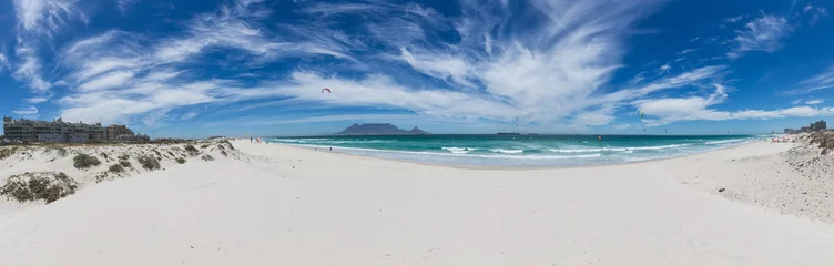 Fototapete Rund Panorama of Table Mountain from Blouberg with blue sky © bradleyvdw