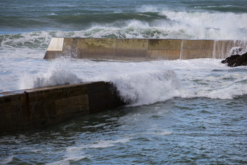 tempête sur un port breton