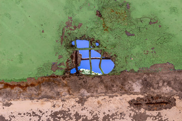 Hole in the ceiling through which the blue sky is visible