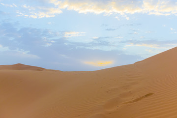 Fototapeta na wymiar Sunrise at the desert