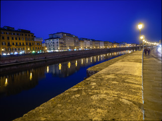 Fototapeta na wymiar Night on the Arno, Pisa Italy