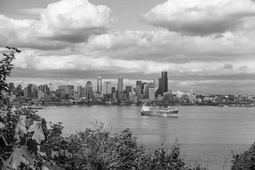 Fototapeta premium Seattle Skyline And Ship 3