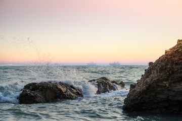 Obraz premium abstract surreal seascape with wave attack on stone