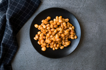 Turkish Cayeli Baked Beans with Butter in Black Plate / Kuru Fasulye