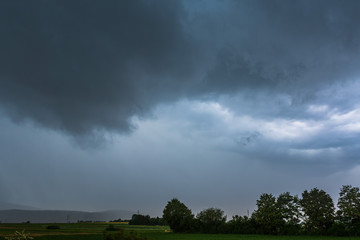 Obraz na płótnie Canvas Unwetter - Sturm im Sommer mit Regen und Hagel