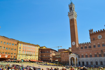 Fototapeta na wymiar Piazza del Campo with the Palazzo Pubblico (town hall) and Torre del Mangia at background in Siena, Italy