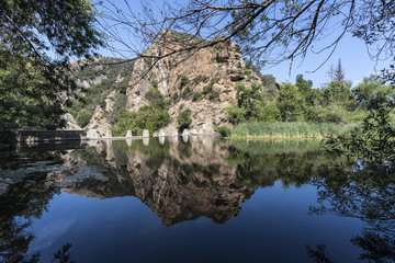 Fototapeta na wymiar Century Lake and dam at Malibu Creek State Park in the Santa Monica Mountains near Los Angeles, California.