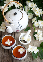 Obraz na płótnie Canvas Organic jasmine tea with fresh jasmine flowers