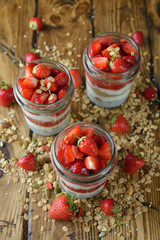 Dietary dessert with granola