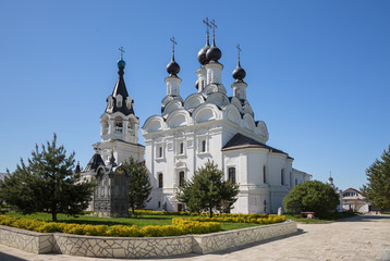 Fototapeta na wymiar Golden Ring, Russia. Cathedral and bell tower of the Annunciation Monastery, Murom