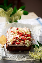 STRAWBERRY, LEMON & ELDERFLOWER CAKE.style vintage.style rustic