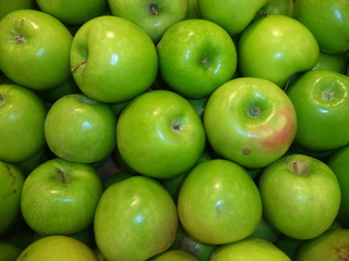 ripe green apples