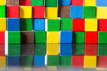 Kreatives Lernen mit bunten Bauklötzen