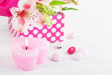 Fototapeta na wymiar Pink lilly flowers with gift box