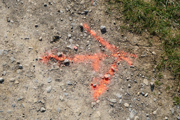 Painted arrow on the ground showing to the right.