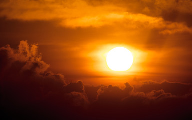 Sonnenaufgang und Wolken