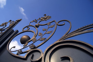 artistic processing of forged products of metal gates