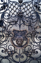 Fototapeta na wymiar Decorative forging of the gate with the image of a lion