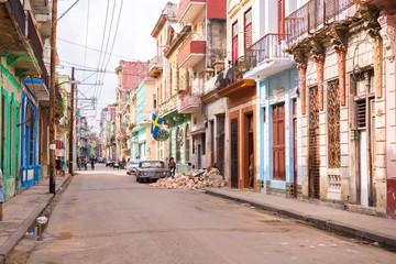 CUBA, HAVANA - MAY 5, 2017: View of the street of old Havana, Cuba. copy space for text. - obrazy, fototapety, plakaty