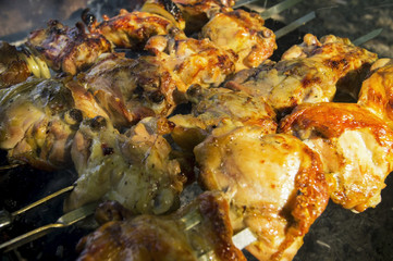 Hot, large chicken pieces on the grill