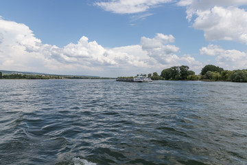 Der Rhein zwischen Ingelheim und Oestrich-Winkel