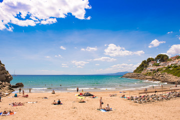 Obraz premium SALOU, SPAIN - JUNE 6, 2017: Coastline Costa Dorada, beach in Salou, Tarragona, Catalunya, Spain. Copy space for text.