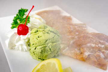 Green Tea and Vanilla Ice Cream with fried sliced banana