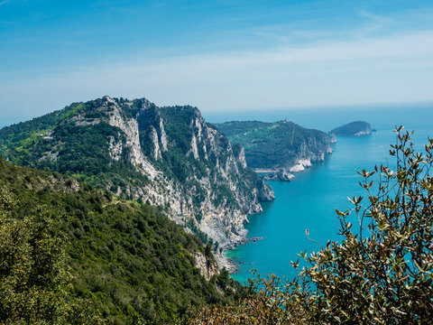 A view along the cliffs past Portovenere to Palmaria, Tino and Tinetto