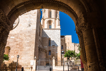 Fototapeta na wymiar TARRAGONA, SPAIN - OCTOBER 4, 2017: View of the Tarragona Cathedral (Catholic cathedral) on a sunny day. Close-up.