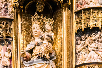 Obraz premium TARRAGONA, SPAIN - OCTOBER 4, 2017: Altar sculpture close-up, Tarragona Cathedral (Catholic cathedral). Close-up.