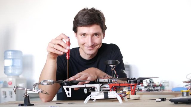 Portrait ofa technician fixing drone.