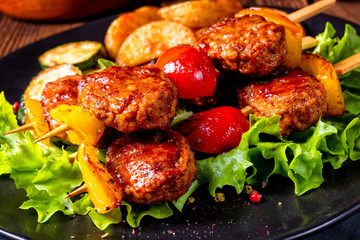 rustic Meatballs skewers of tomato, paprika and baked potato quarters
