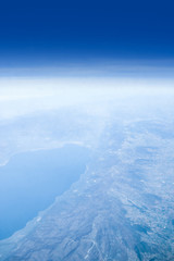 Naklejka premium Beautiful earth and sea from a window airplane background