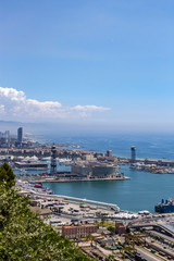Fototapeta premium Harbor of Barcelona in a sunny day