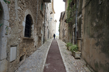 Fototapeta na wymiar old narrow walkway in stone village
