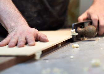 Fit the plane spruce plates for the Top of the classical guitar.