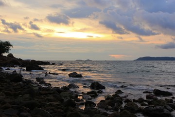 Fototapeta na wymiar silhouette seascape with cloudy sky