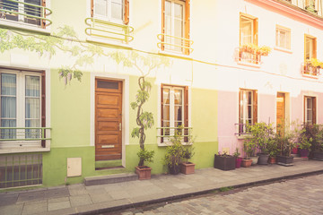 Fototapeta na wymiar Colorful houses in Paris