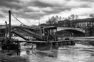 Barca nel tevere